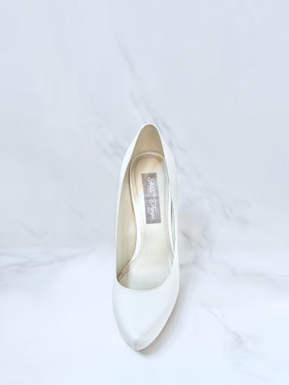 ANGEL OF RESURRECTION WOMENS PUMP | White MF
