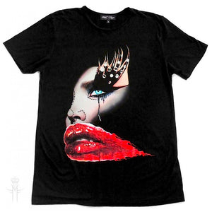 Black t shirt deals with red lips
